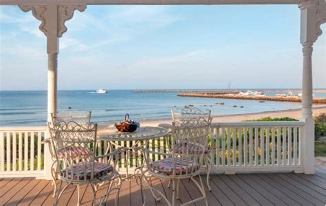 See 892 traveler reviews, 277 candid photos, and great deals for <strong>Kenny's Tipperary Inn</strong>, ranked #7 of 39 hotels in <strong>Montauk</strong> and rated 4. . Montauk bed and breakfast